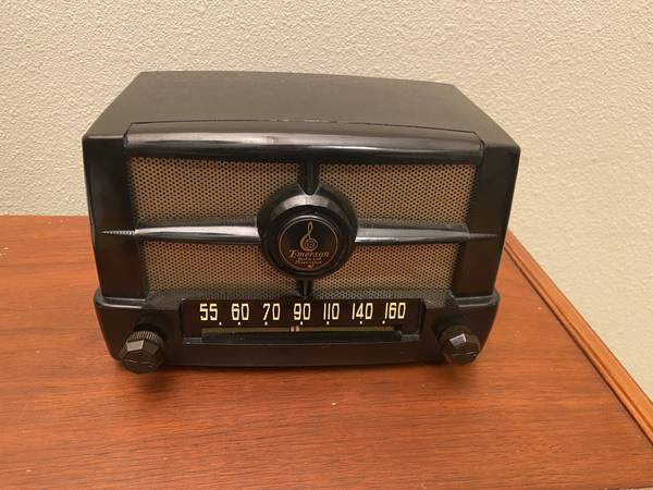 1951 Emerson 587 SERIES B Tube Table Radio